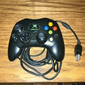 Black XBOX 360 Controller with cord